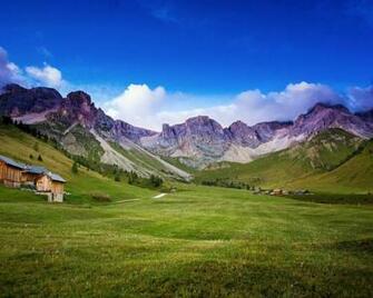 Lovely Houses On A Spring Meadow In The Alps Hq Wallpaper
