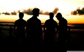 Friend Silhouettes Wallpaper Top