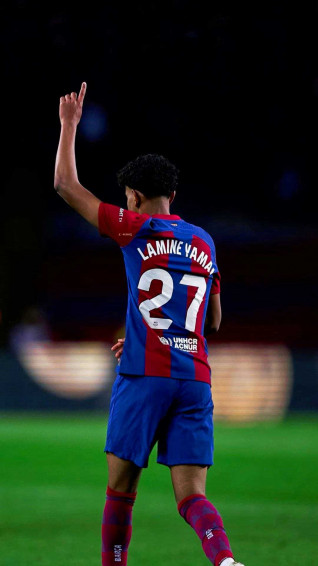 Lamine Yamal Wallpaper