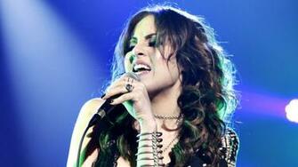 Elizabeth Gillies HD Wallpaper