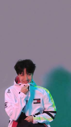 G U C I Smile On Bts Wallpaper Hoseok J Hope