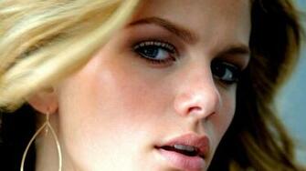 Brooklyn Decker Wallpaper