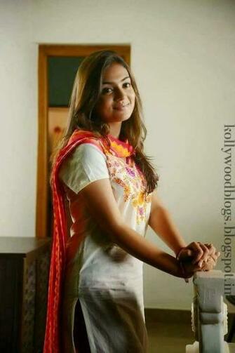 Nazriya Nazim In Bangalore Days HD Wallpaper