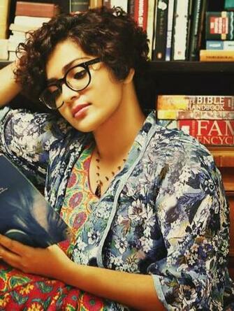 Parvathi Menon Parvathy Photos Image Gallery