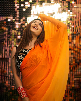Muskan Sharma Fashion Couple Photoshoot Poses Alia Bhatt