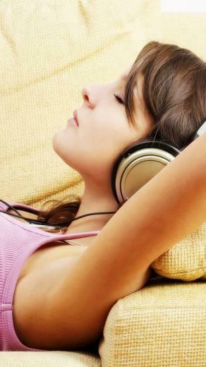 Cute And Sexy Headphone Girl Wallpaper For iPhone