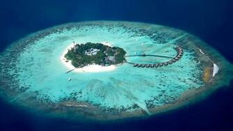 Huts Turquoise Coral Reef Sea Oceanscape Beach Wallpaper