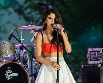 Selena Gomez Wallpaper