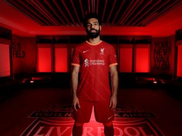 Photos Liverpool Players Model New Nike Home Kit