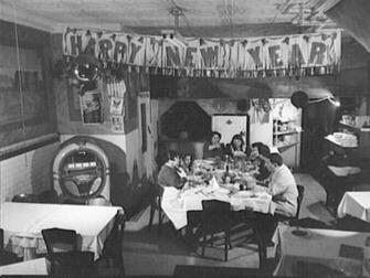 Italian Restaurant New Year Desktop Wallpaper
