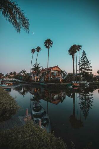 Relaxing Beach Front Night Cozy Cottages In