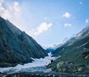 People Standing Near River Photo Spiti Valley Image