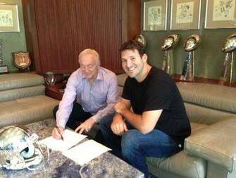 Cowboys Qb Tony Romo Along With Owner Jerry Jones Sign S