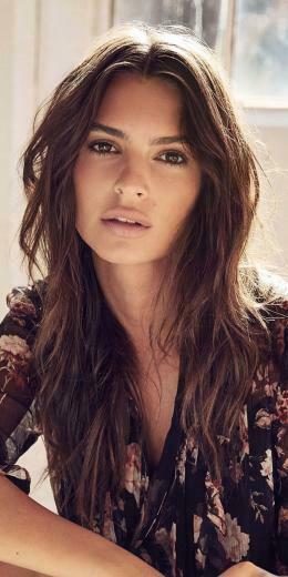 Pretty Emily Ratajkowski Fashion Model Wallpaper