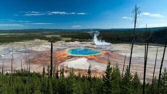 Yellowstone Sapphire Pool 4k Desktop Wallpaper