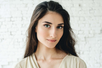 Women Profile Picture X Wallpaper
