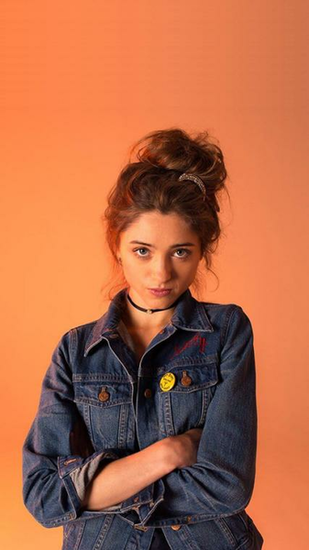 Natalia Dyer Lockscreen Hashtag Image On