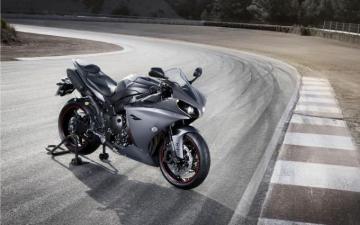 Stunning Yamaha Yzf R1 Wallpaper