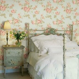 Tapete Mit Rosenmotiven Im Shabby Chic Schlafzimmer