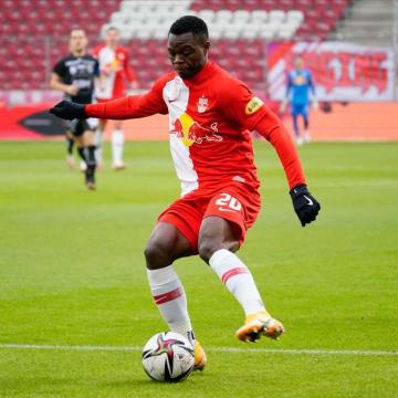 Rb Salzburg S Patson Daka On Liverpool Barcelona Facing Luis Suarez