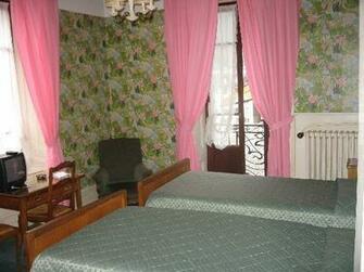 Excellent In The Centre Of Town Hotel Richemond Pictures