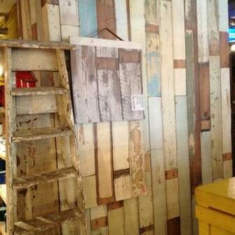 Fun Wallpaper That Looks Like Battered Old Planks Of Wood My Style