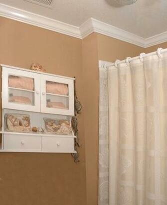 Bathrooms With Crown Molding Wallpaper