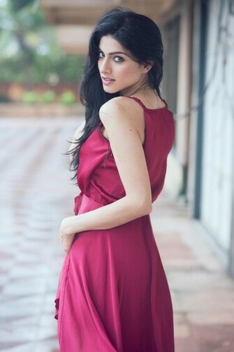 Sapna Pabbi New Wallpaper