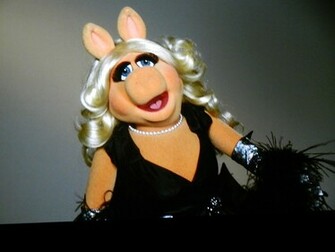Miss Piggy Wallpaper At Trevor Live In