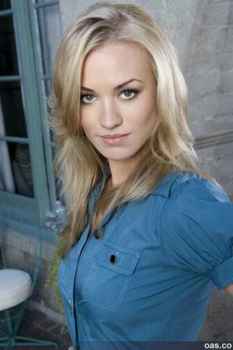 Yvonne Strahovski iPhone Wallpaper Maxim Hot