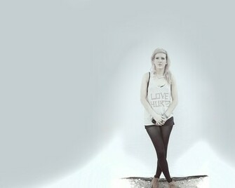 Ellie Goulding Women Grayscale Wallpaper