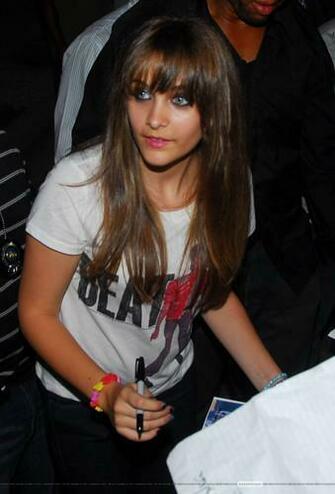 Paris Jackson Image With The Fans In Gary