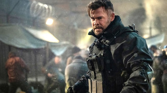 Chris Hemsworth Side Eyes Marvel By Praising The Action Of