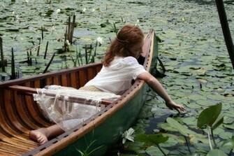 Pre Raphaelite Maiden By Taraozella