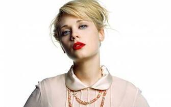 Zooey Deschanel Blonde Wallpaper