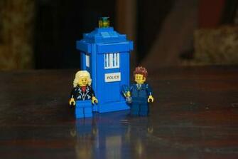 Exploding Tardis Background Minimalist Wallpaper