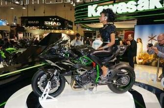 The Kawasaki Ninja H2r S Triptease Full Shots Show Video