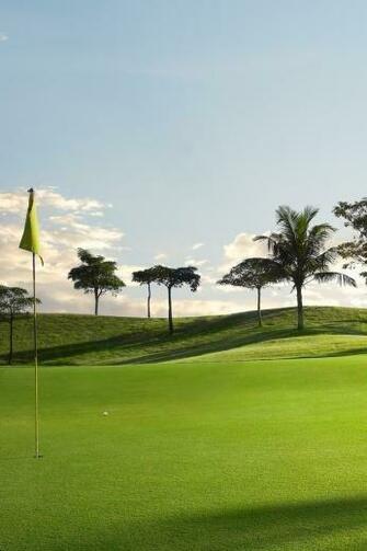 Golf Course iPhone HD Wallpaper