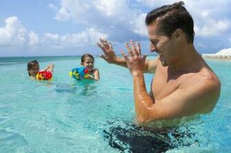 Wallpaper Swimming Kids Playing Dad Pool