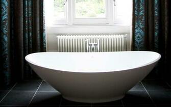 White Ceramic Bath Tub HD Wallpaper