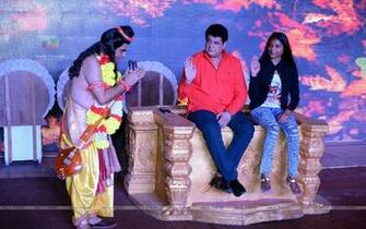 Wallpaper Asrani As Narayan With Gajendra Chauhan At Luv Kush