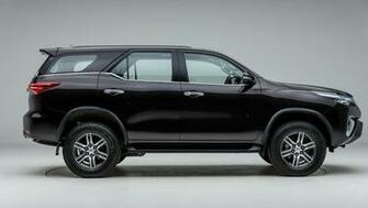 Toyota Fortuner Side Wallpaper Background