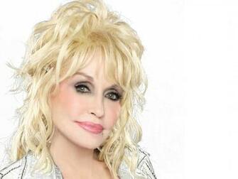 Dolly Parton Says Her Comments About Hillary Clinton Were