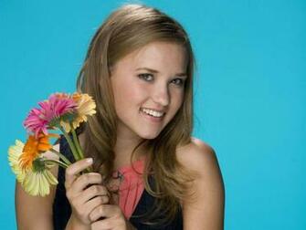 Emily Osment HD Desktop Wallpaper