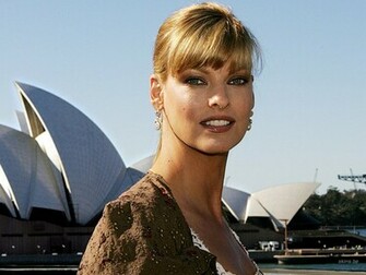Linda Evangelista Wallpaper