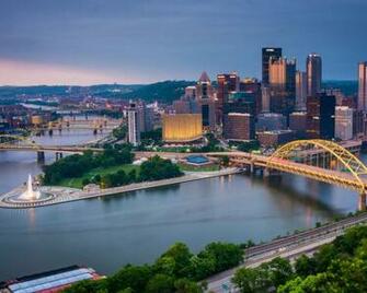 Pittsburgh Skyline Wallpaper Top