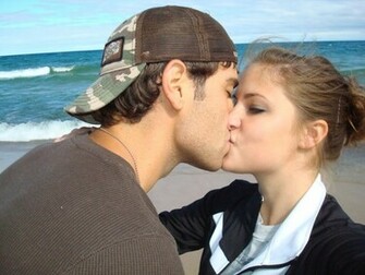 Valentines Day Kiss HD Wallpaper Picture And Image Valentine S