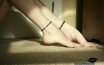 Feet Liz Vicious Barefoot Carpet Ankle Bracelets Wallpaper