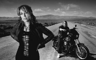 Sons Of Anarchy Monochrome Katey Sagal Tv Series Wallpaper