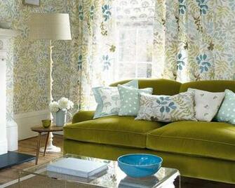 Without Decorators Matching Curtains And Wallpaper Instant Drama
